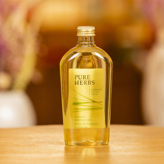 ein Produktbild von: PURE HERBS – Massageöl mit hochwertigen Kräuterextrakten, 250 ml