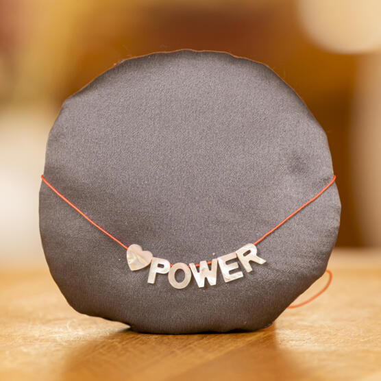 ein Produktbild von: Perlmuttkette “Power”, mit Herz, rot